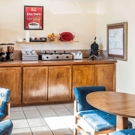 Econo Lodge Eagle Nest Luaran gambar