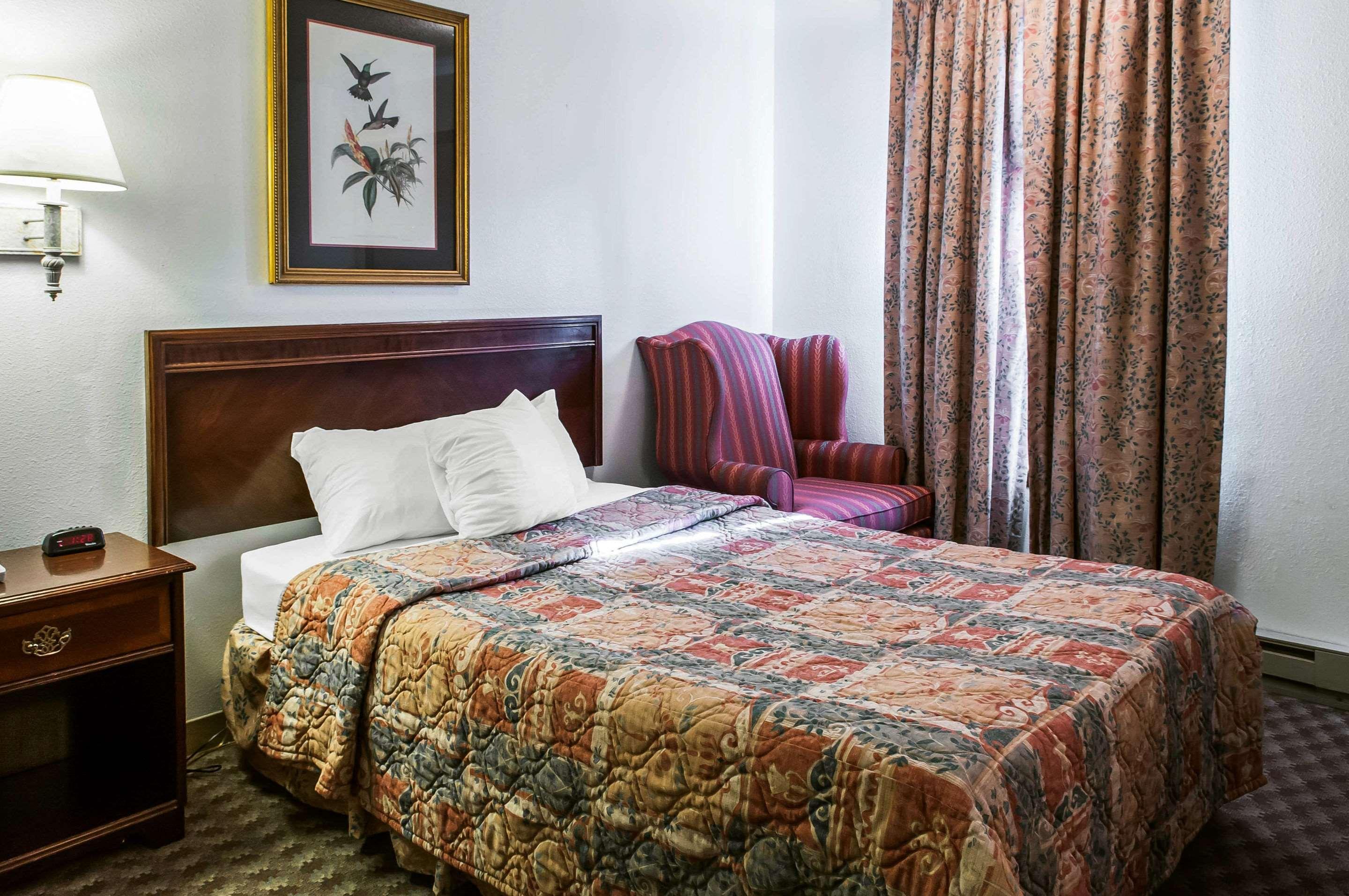 Econo Lodge Eagle Nest Luaran gambar
