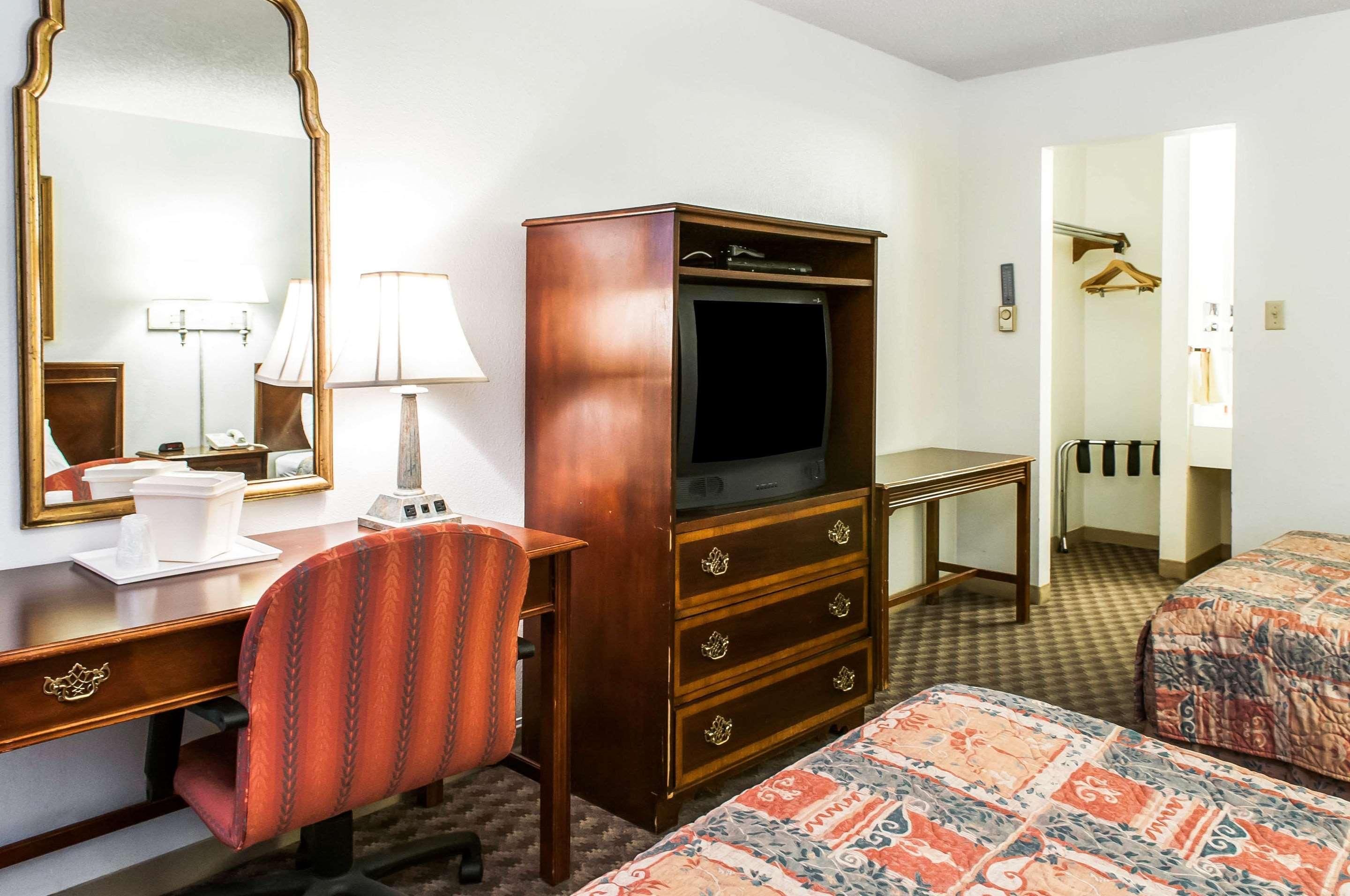 Econo Lodge Eagle Nest Luaran gambar