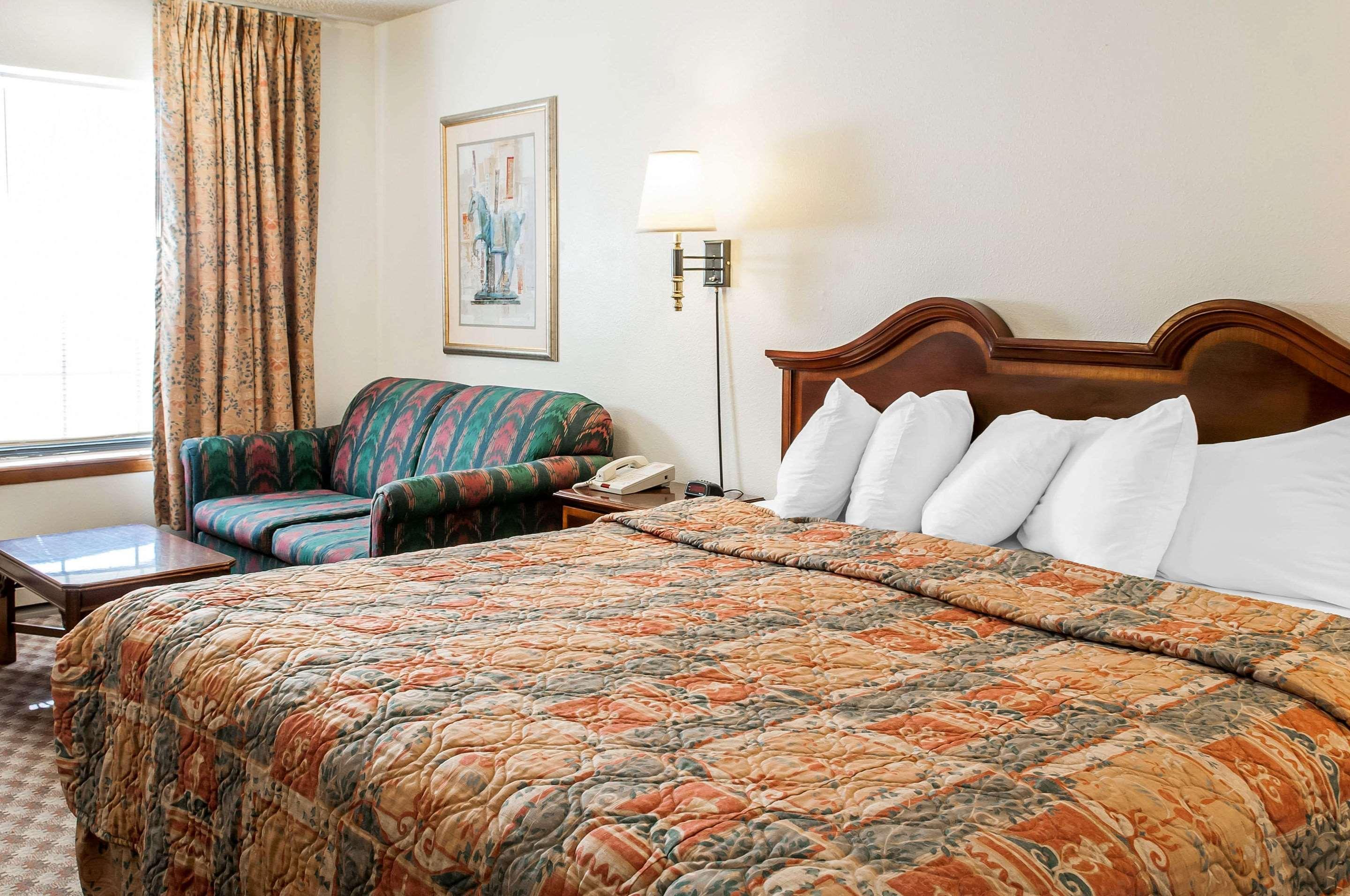 Econo Lodge Eagle Nest Luaran gambar
