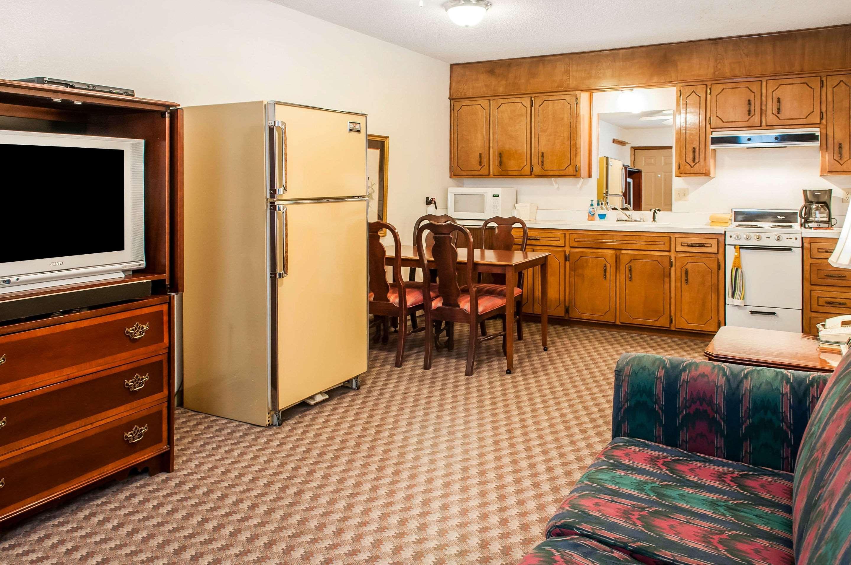 Econo Lodge Eagle Nest Luaran gambar