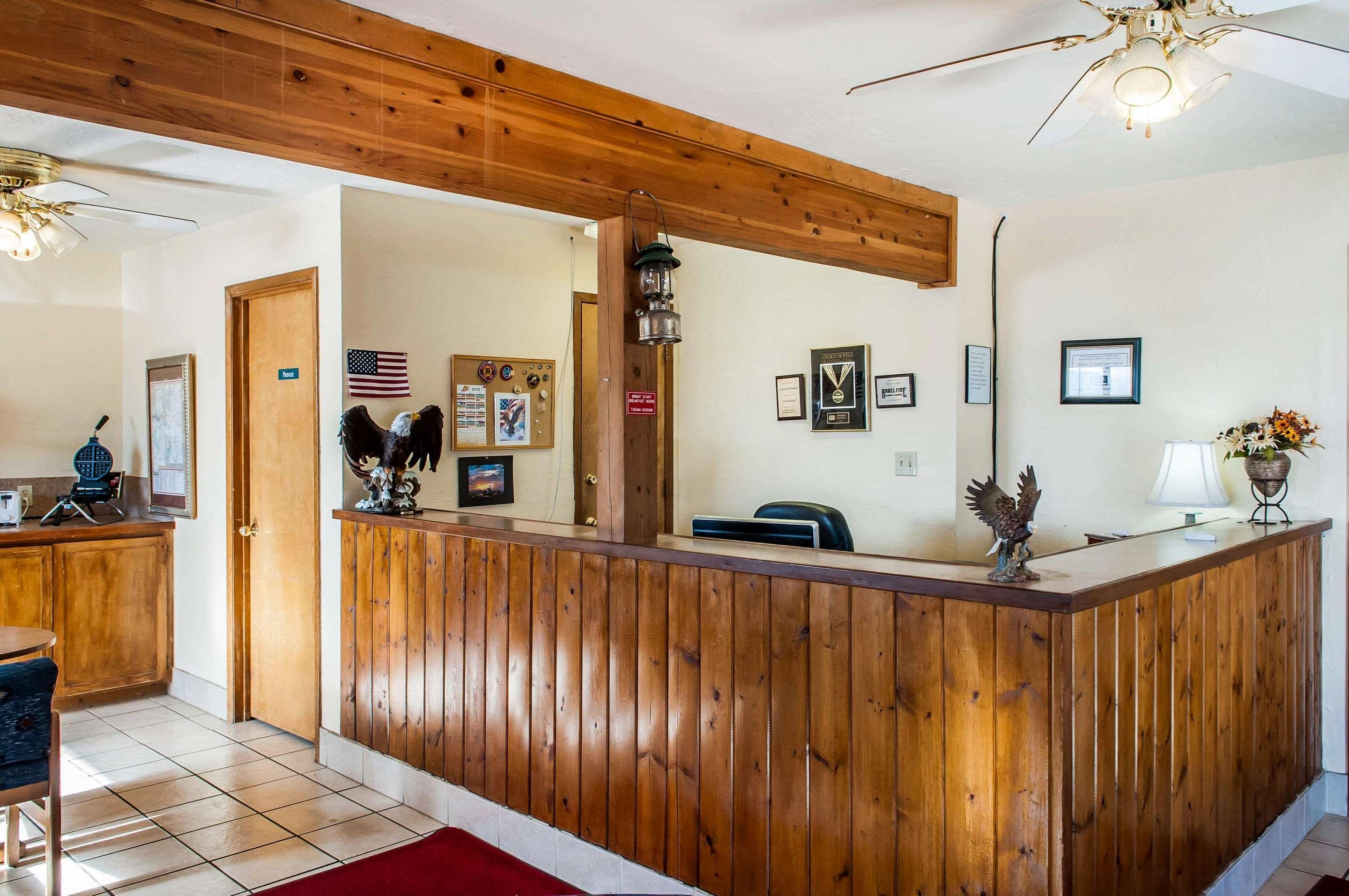 Econo Lodge Eagle Nest Luaran gambar