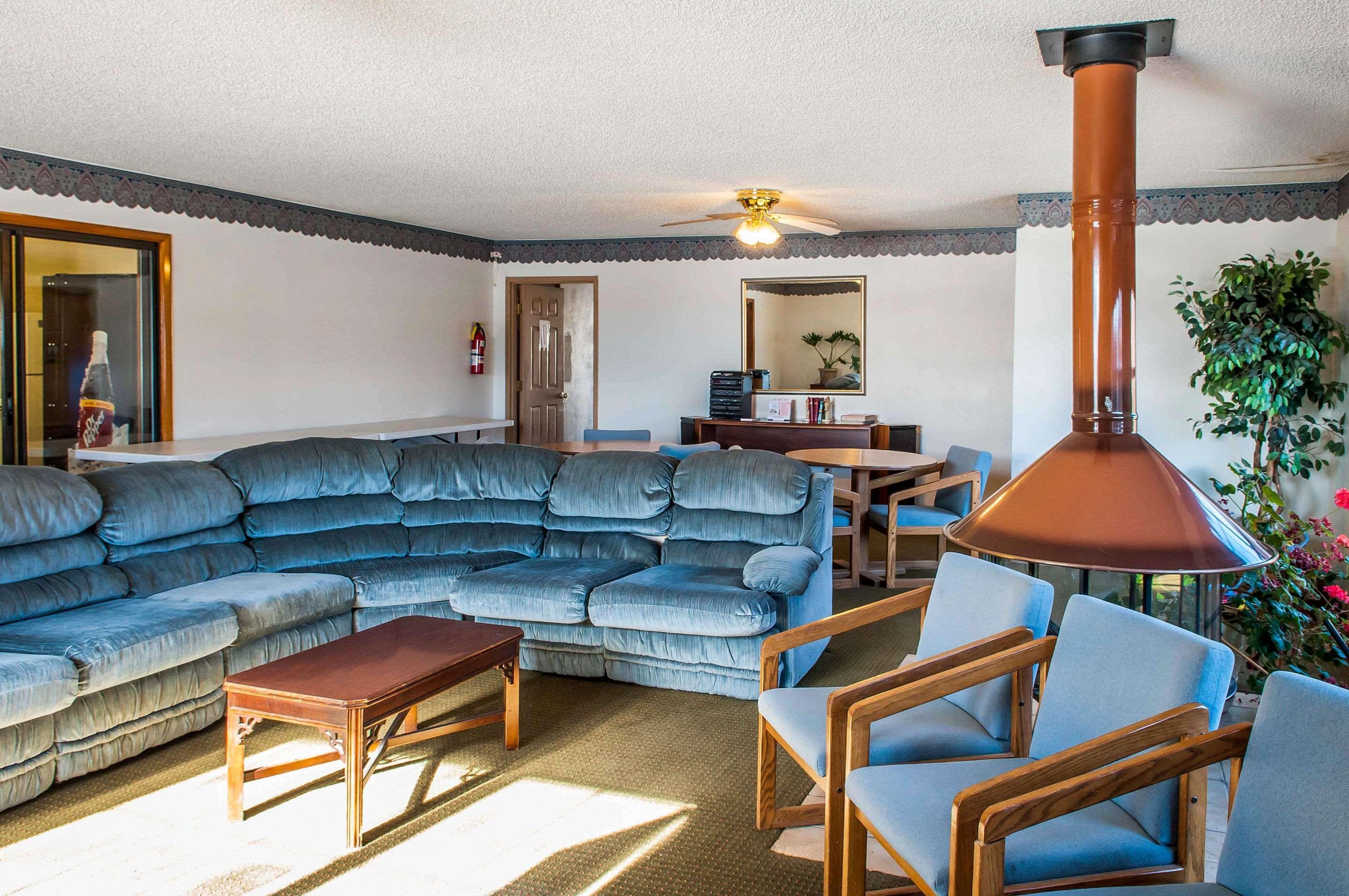 Econo Lodge Eagle Nest Luaran gambar