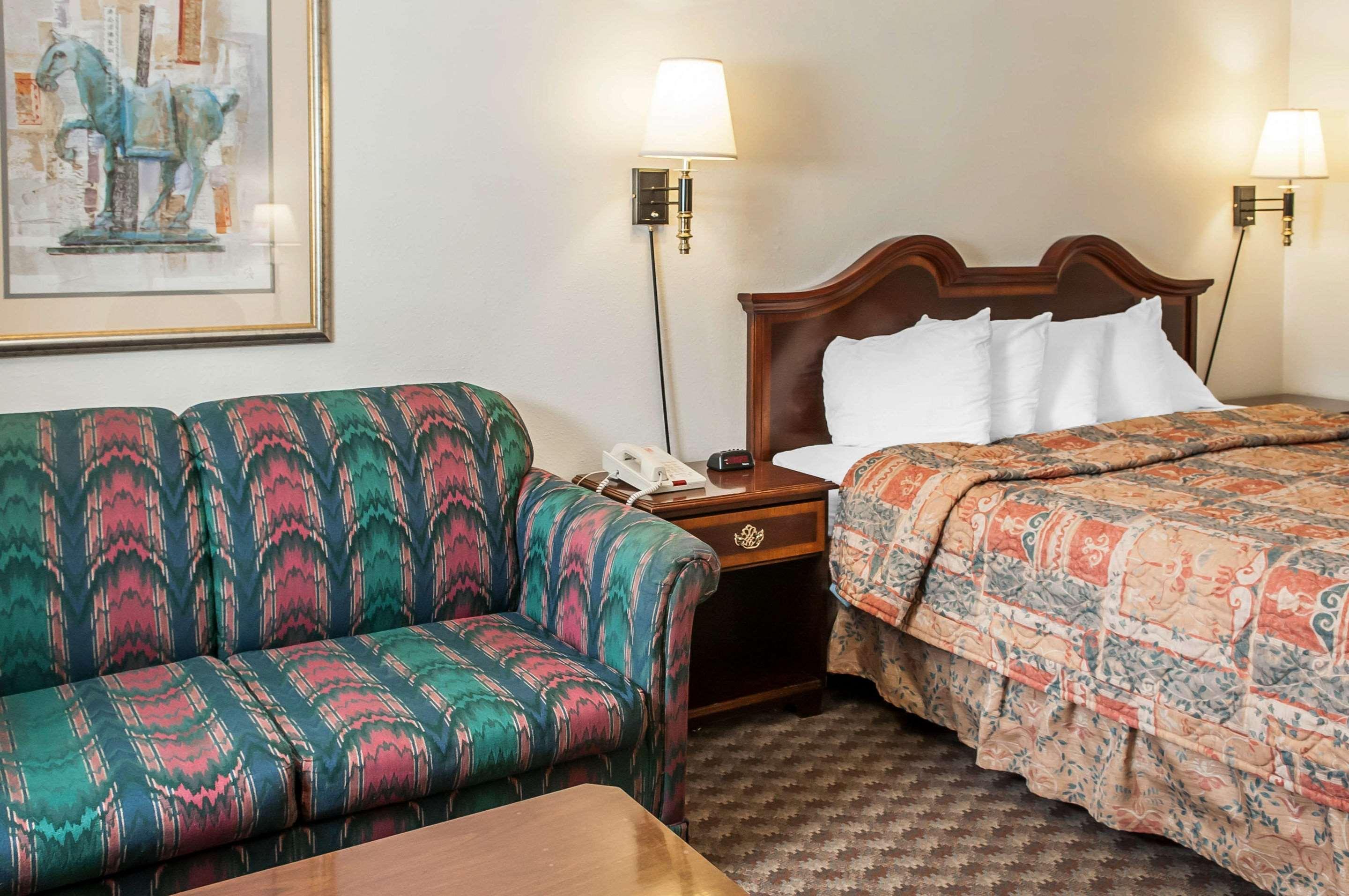 Econo Lodge Eagle Nest Luaran gambar