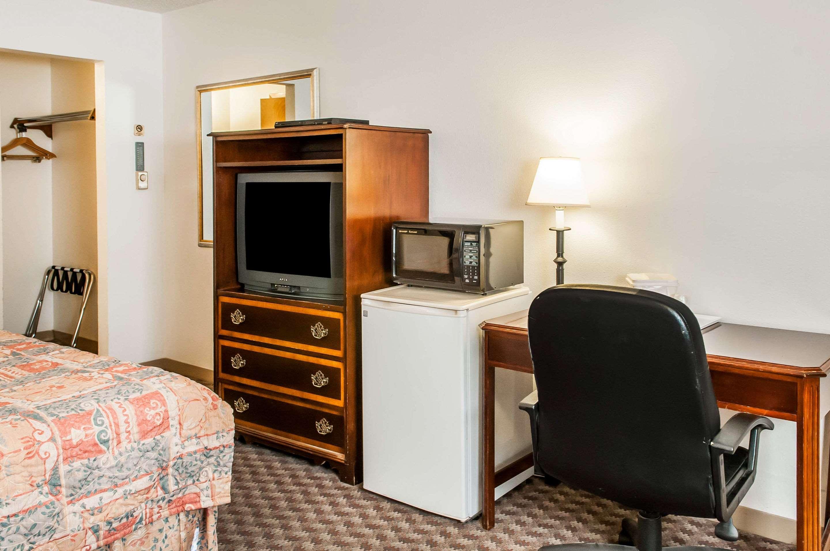 Econo Lodge Eagle Nest Luaran gambar