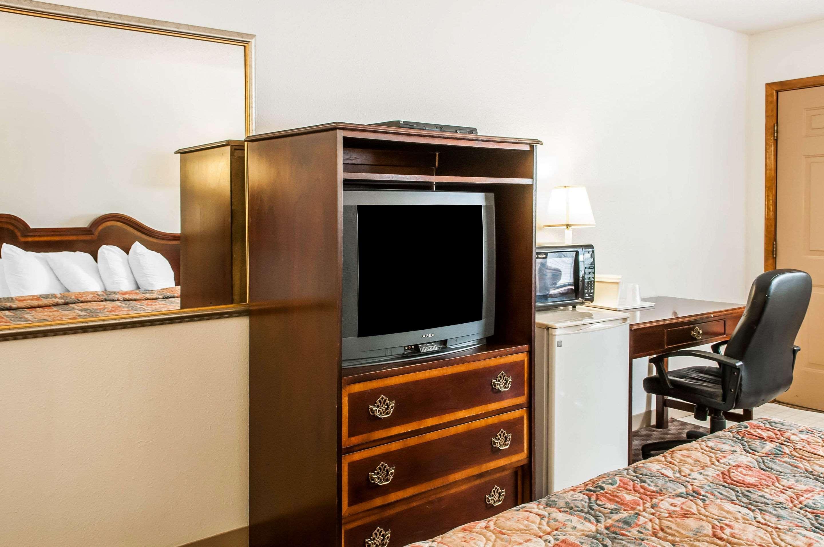 Econo Lodge Eagle Nest Luaran gambar