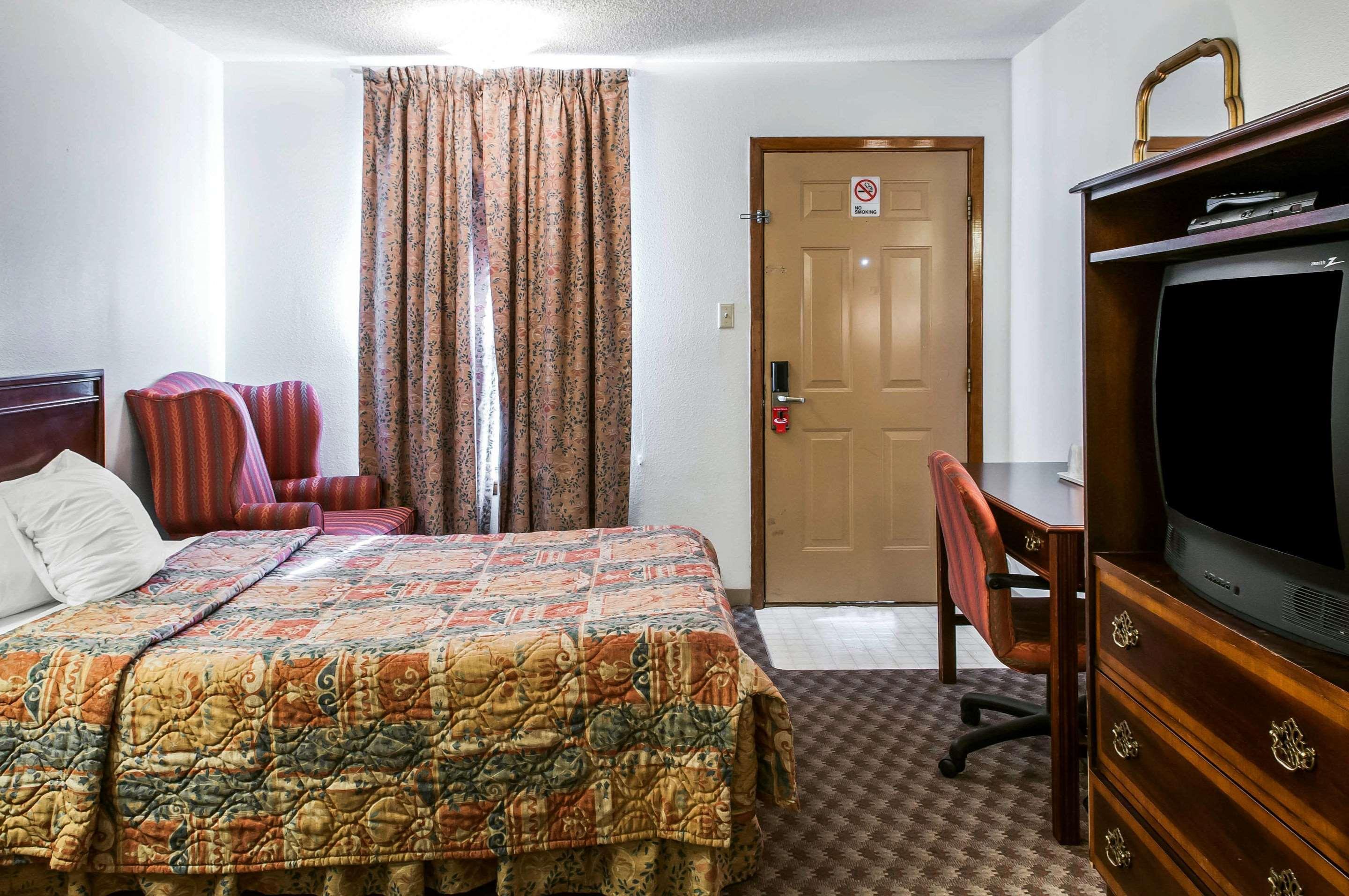 Econo Lodge Eagle Nest Luaran gambar