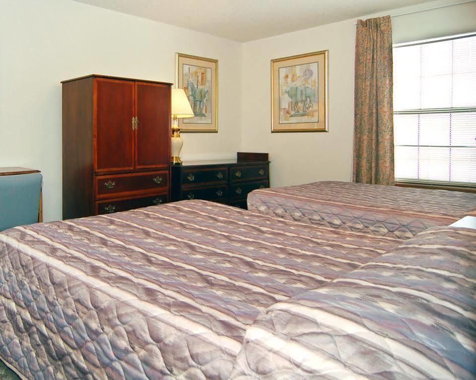 Econo Lodge Eagle Nest Luaran gambar