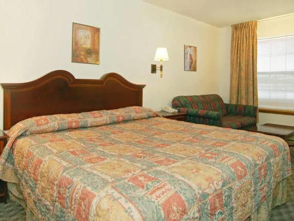 Econo Lodge Eagle Nest Luaran gambar